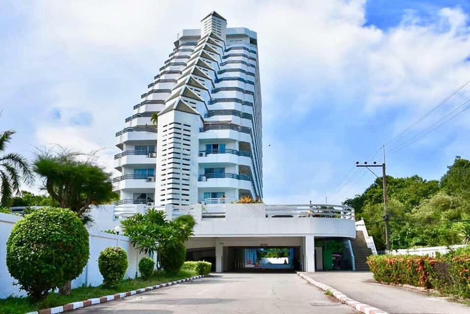 Rayong Condochain By Rainbow Ban Phe Exterior photo
